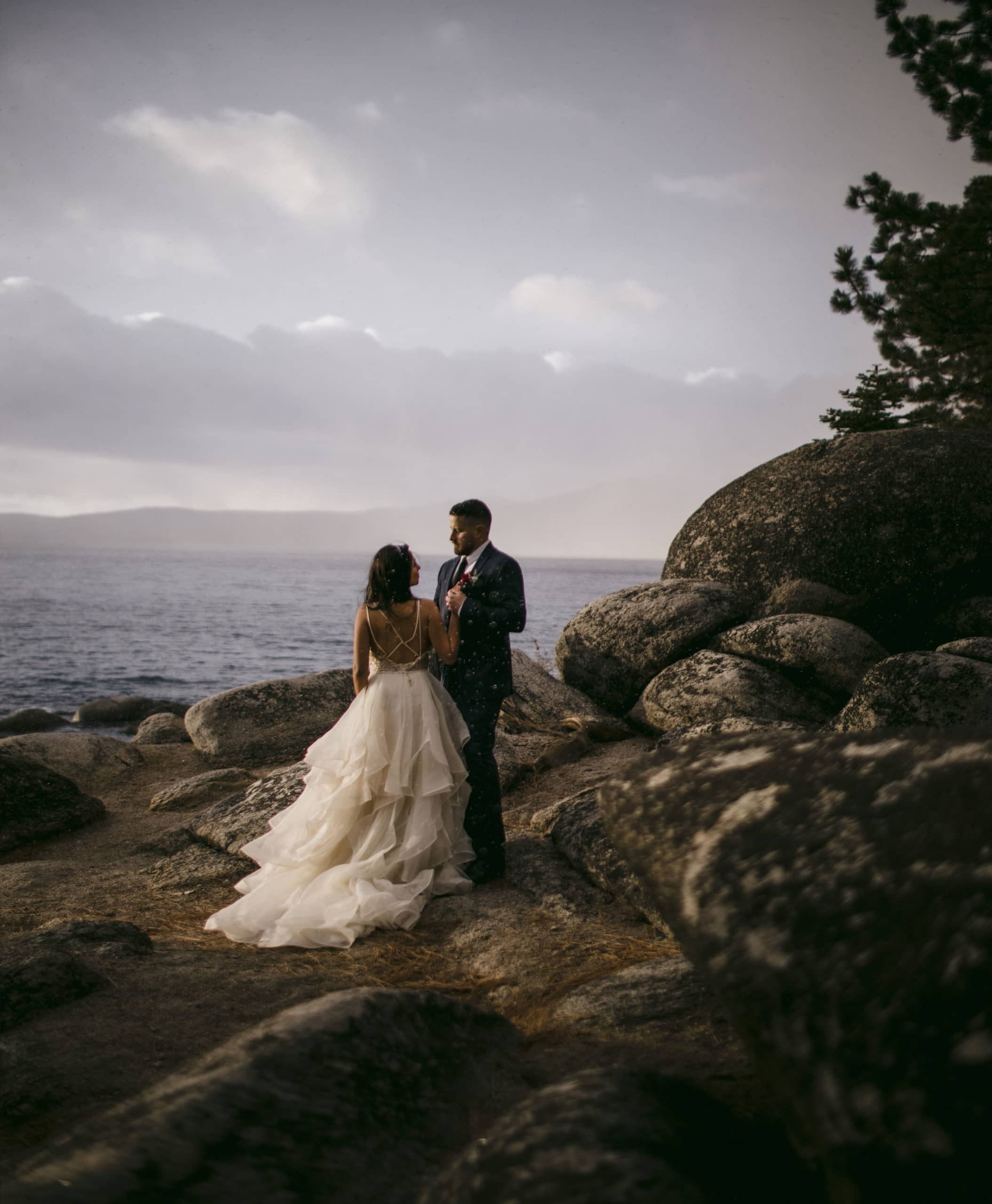 A couple that decided to create a intimate elopement timeline in Big Sur.