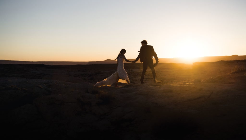 An elopement photographer captures an elopement in the desert of lake powell.