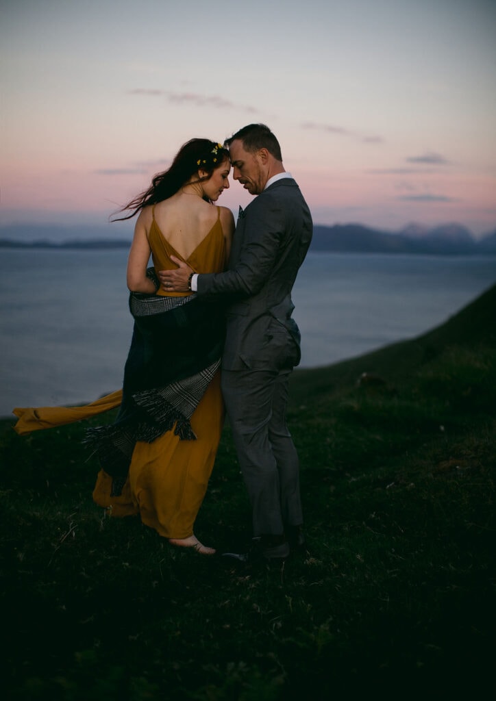 How to Pick Engagement Photo Outfits You'll Love